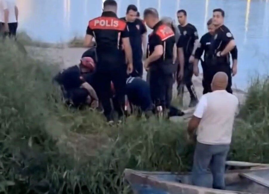 Adana’da Seyhan Nehri’ne düşen kadın, itfaiye ekipleri tarafından kurtarılarak hastaneye