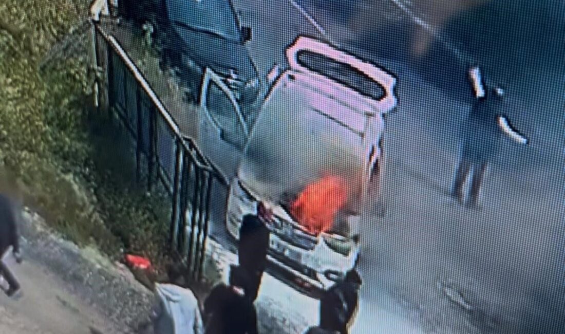 Tekirdağ Çorlu’da seyir halindeki bir aracın motor kısmı alev aldı.