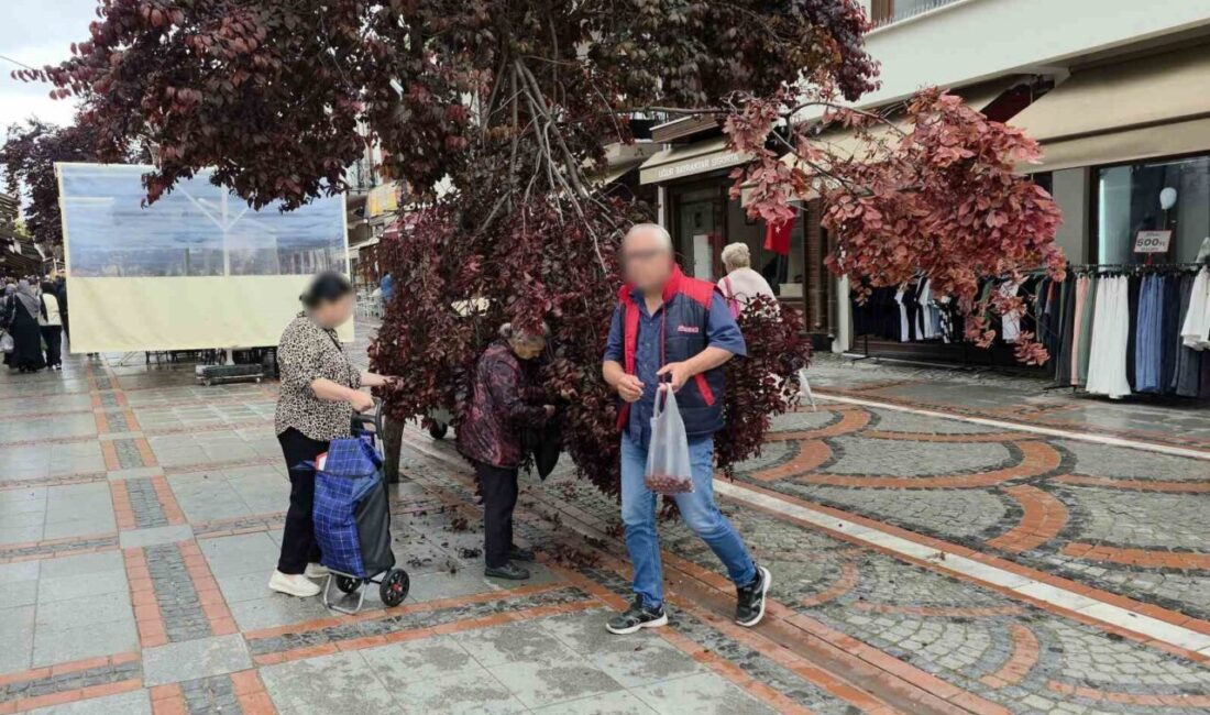 Edirne’de etkili olan sağanak yağış Saraçlar Caddesi’nde ilginç görüntülere neden