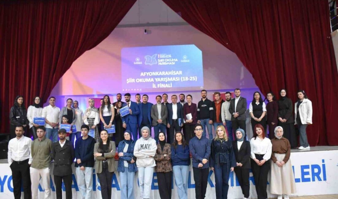 Afyonkarahisar’da gerçekleştirilen ’Gençler Arası Kültür ve Sanat’ etkinlikleri çerçevesinde şiir