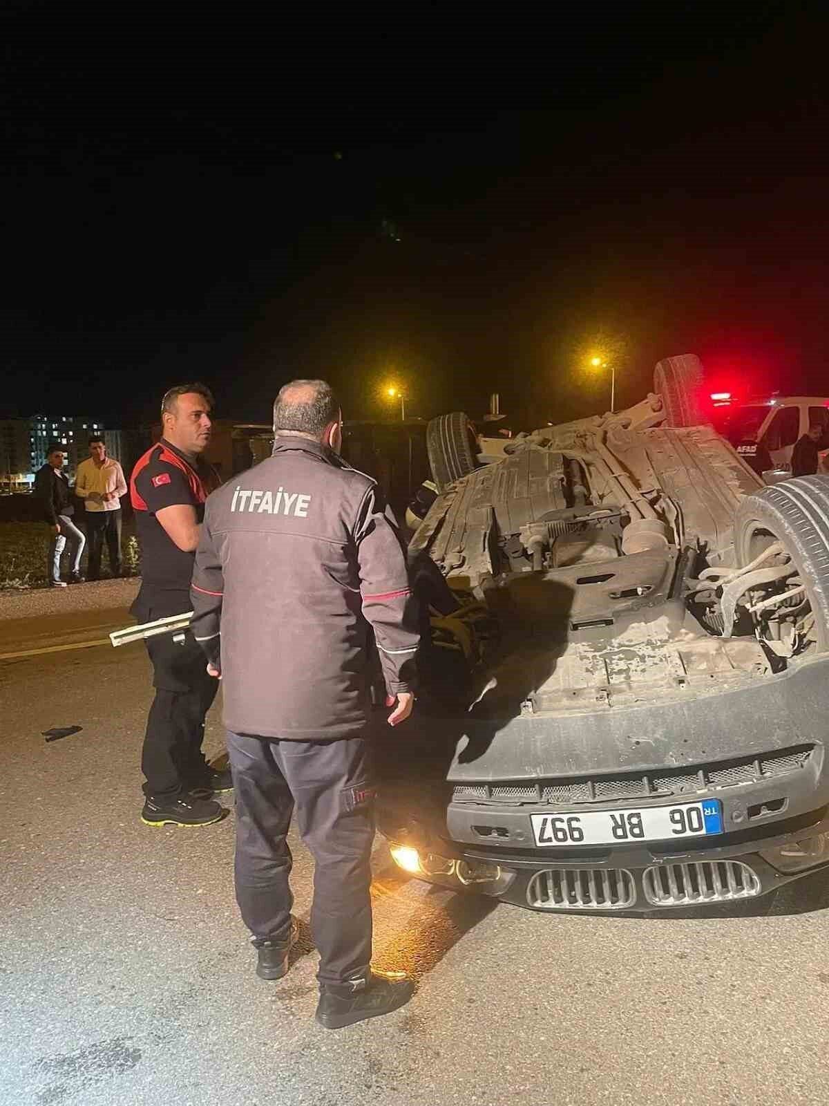 Siirt’te otomobil ile ambulansın çarpışması sonucu meydana gelen trafik kazasında