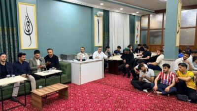 Siirt’te Diyanet Gençlik Merkezince düzenlenen “Meşk Gecesi”, gençlerin katılımıyla manevi