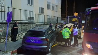 Siirt’te otomobil ile kepçenin kafa kafaya çarpışması sonucu meydana gelen