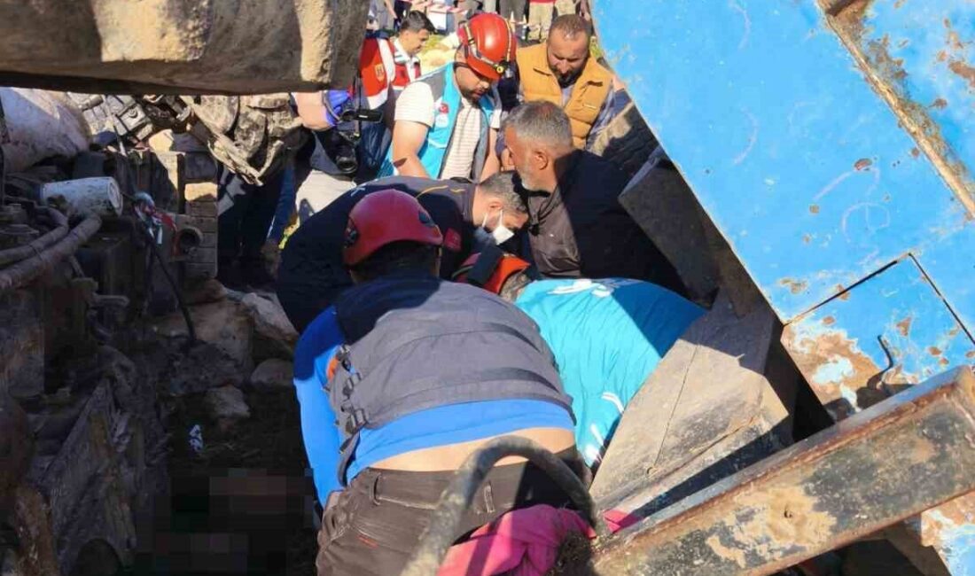 Siirt’te devrilen traktörün altında kalan 2 kişi hayatını kaybetti, 1