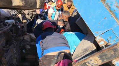 Siirt’te devrilen traktörün altında kalan 2 kişi hayatını kaybetti, 1