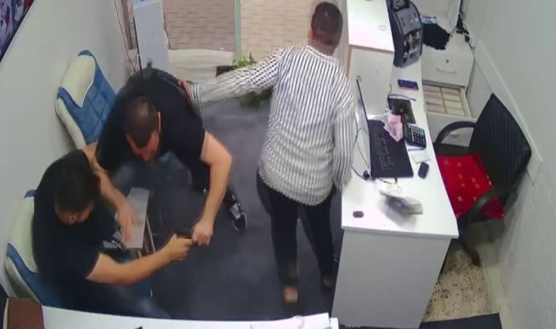 Hatay’da husumetlisine ait döviz bürosunu silahla basan ve iş yerine