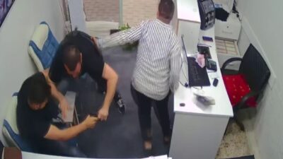 Hatay’da husumetlisine ait döviz bürosunu silahla basan ve iş yerine