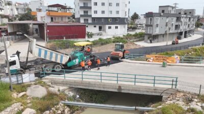 Mersin Büyükşehir Belediyesi, Silifke ilçesine bağlı Sarıcalar Mahallesi’nde yürüttüğü asfalt