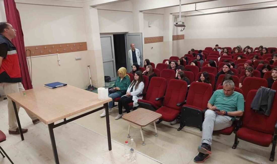 Kütahya’nın Simav ilçesinde öğrencilere yönelik doğa ve tarım eğitimi gerçekleştirildi.