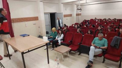 Kütahya’nın Simav ilçesinde öğrencilere yönelik doğa ve tarım eğitimi gerçekleştirildi.