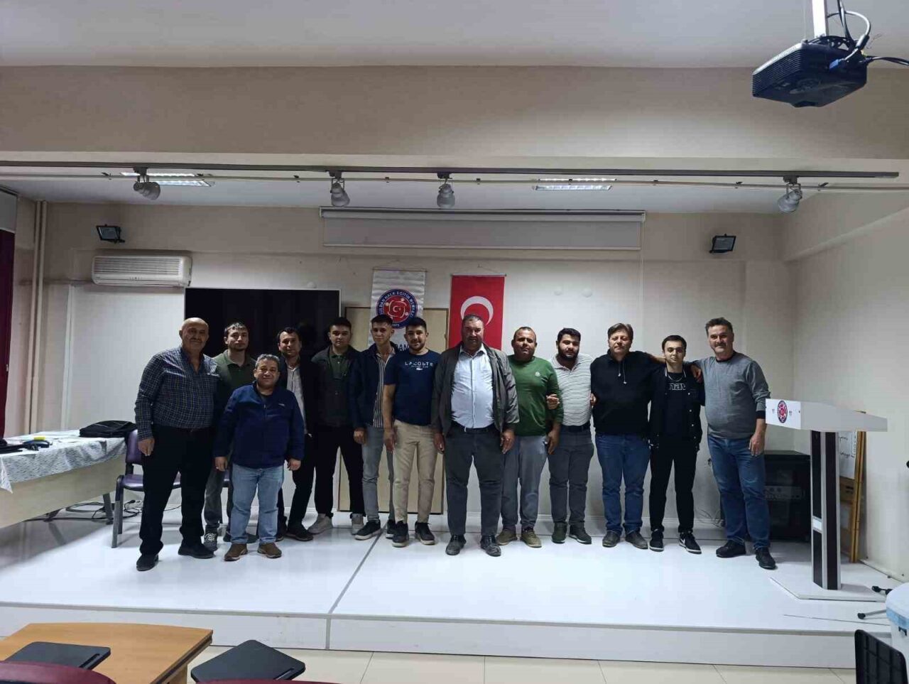 Buldan Kara Avcılar Derneği öncülüğünde düzenlenen avcılık kursunda sınava giren