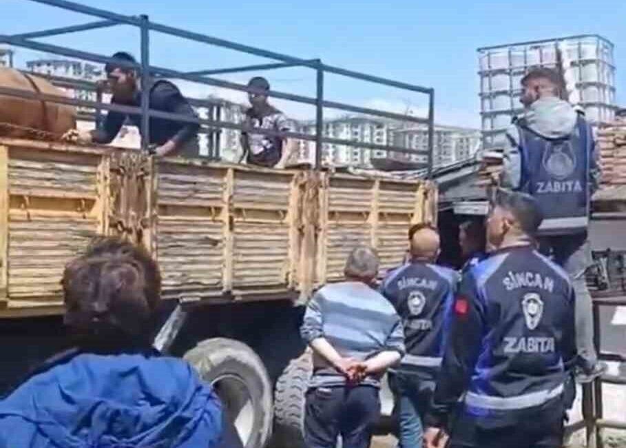 Sincan Belediyesi’nce ilçe genelinde yürütülen denetimlerde ruhsatsız ahırlar hayvan satışından