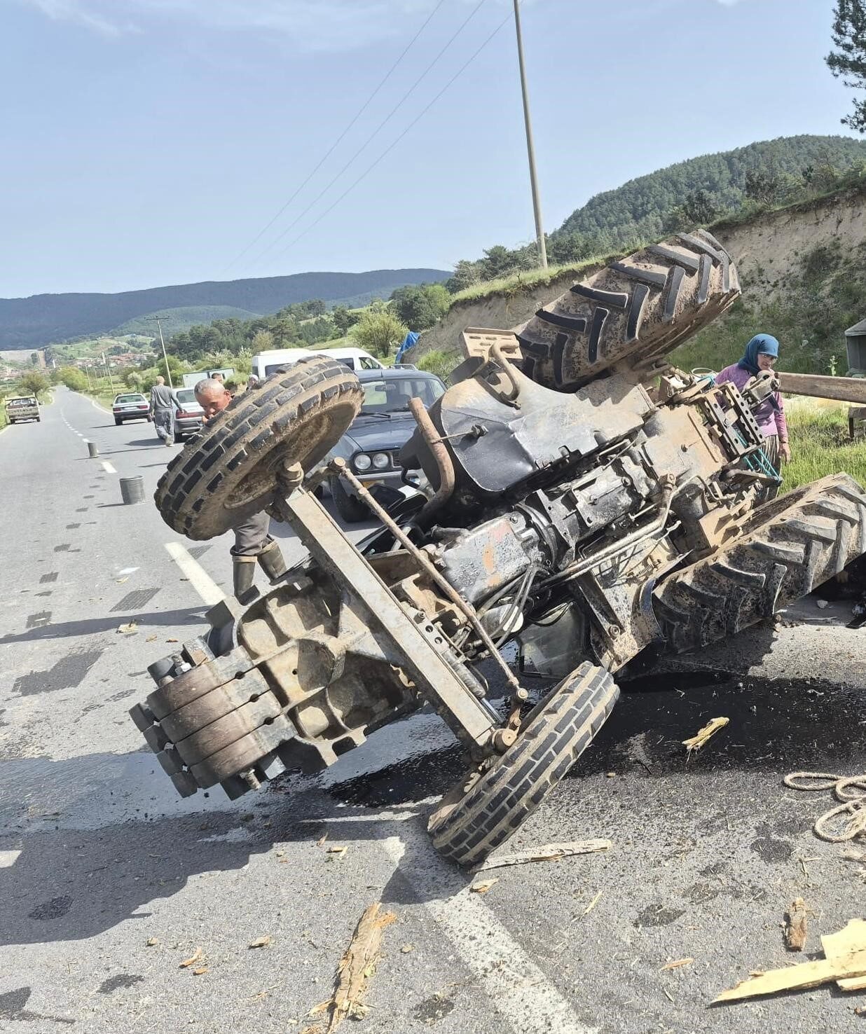 Balıkesir’in Sındırgı ilçesine bağlı Yaylabayır Mahallesi’nde tek taraflı traktör kazası