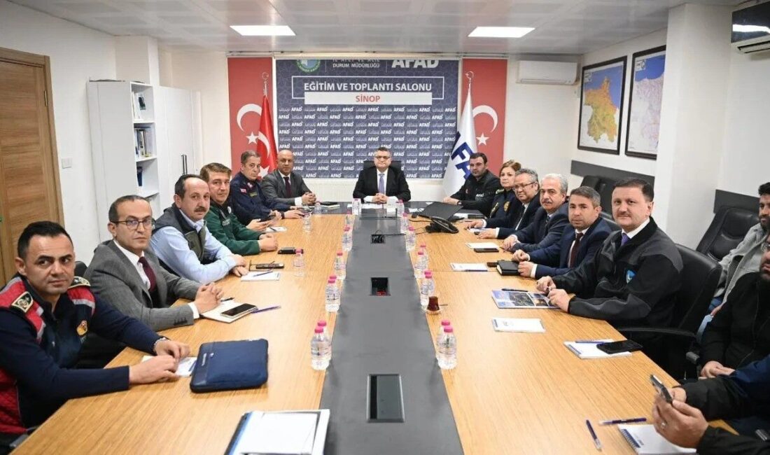 Sinop’ta muhtemel afet ve acil durumlara karşı alınan tedbirlerin değerlendirildiği