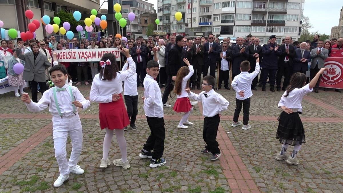 Sinop’ta 10-16 Mayıs Engelliler Haftası kapsamında düzenlenen etkinlikler yürüyüş ve