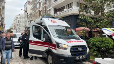 Sinop’ta, geri manevra yapan hafif ticari aracın çarptığı yaya yaralandı.