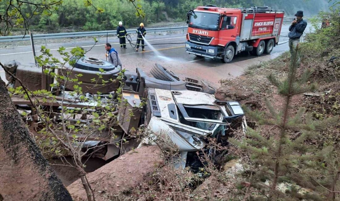 Sinop’un Ayancık ilçesi Köseyakası mevkiinde meydana gelen trafik kazasında kum