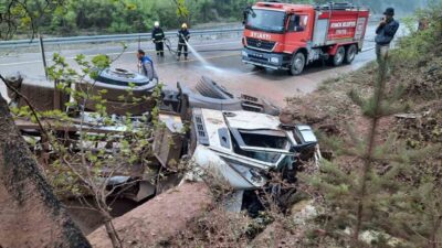 Sinop’un Ayancık ilçesi Köseyakası mevkiinde meydana gelen trafik kazasında kum