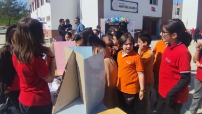 Sinop’un Boyabat ilçesinde Hamit Tekin Ortaokulu’nda düzenlenen “English Fest” etkinliği