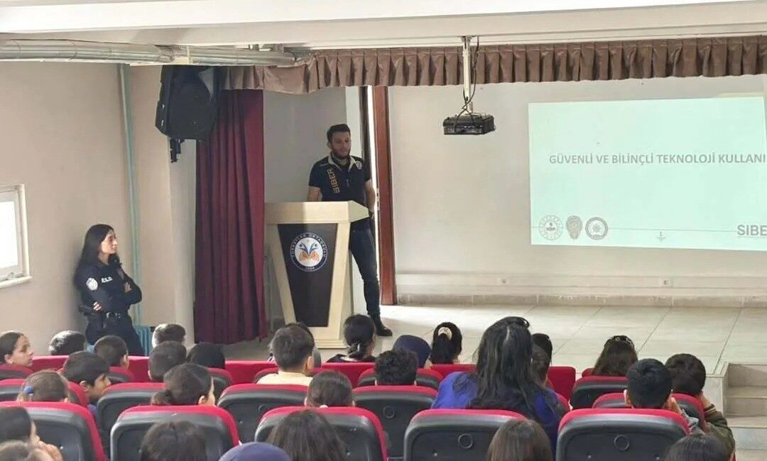 Sinop’un Saraydüzü ilçesinde, öğrencilere yönelik “SİBERAY” farkındalık eğitimi gerçekleştirildi. Sinop