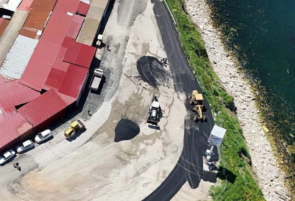 Sinop’un İncedayı Mahallesi’nde kurulan semt pazarı nedeniyle oluşan trafik ve