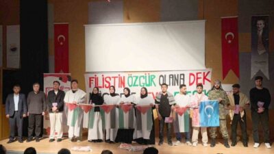 Sinop’ta düzenlenen “Ümmet Coğrafyaları Konferansı ve Tiyatro Gösterisi” yoğun ilgi
