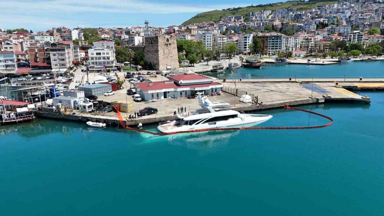 Sinop’ta dün gece su almaya başlayan ve yarıya kadar suya
