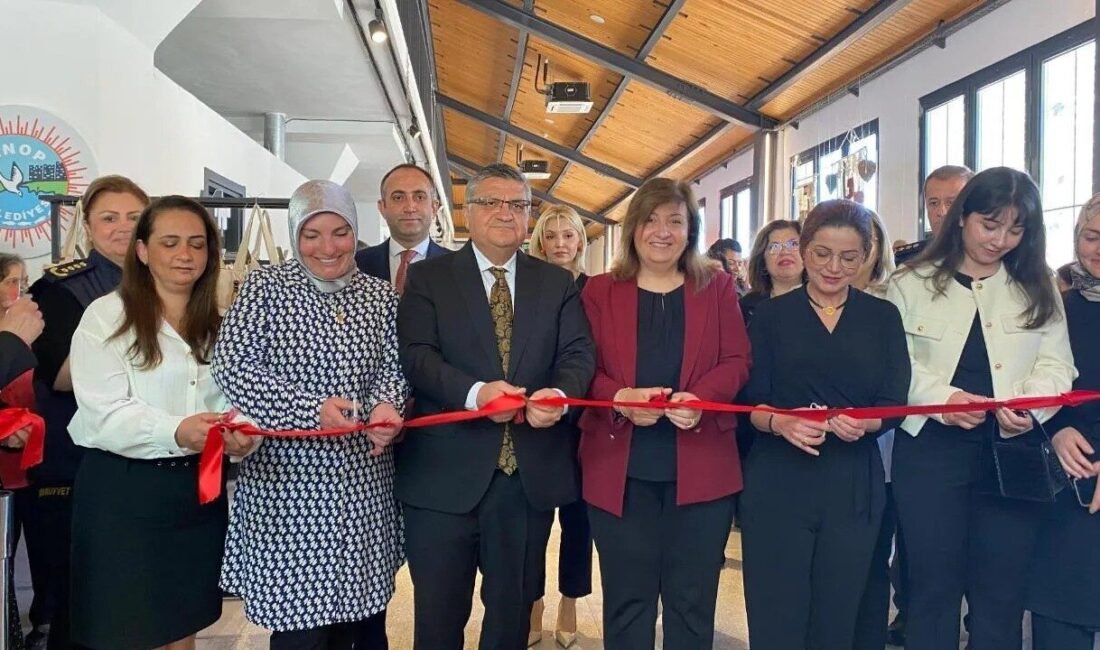 Sinop’ta giyim ve el sanatları kurslarının yıl sonu sergisi açıldı.