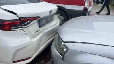 Sinop’ta üç otomobilin karıştığı zincirleme trafik kazasında 5 yaşındaki bir