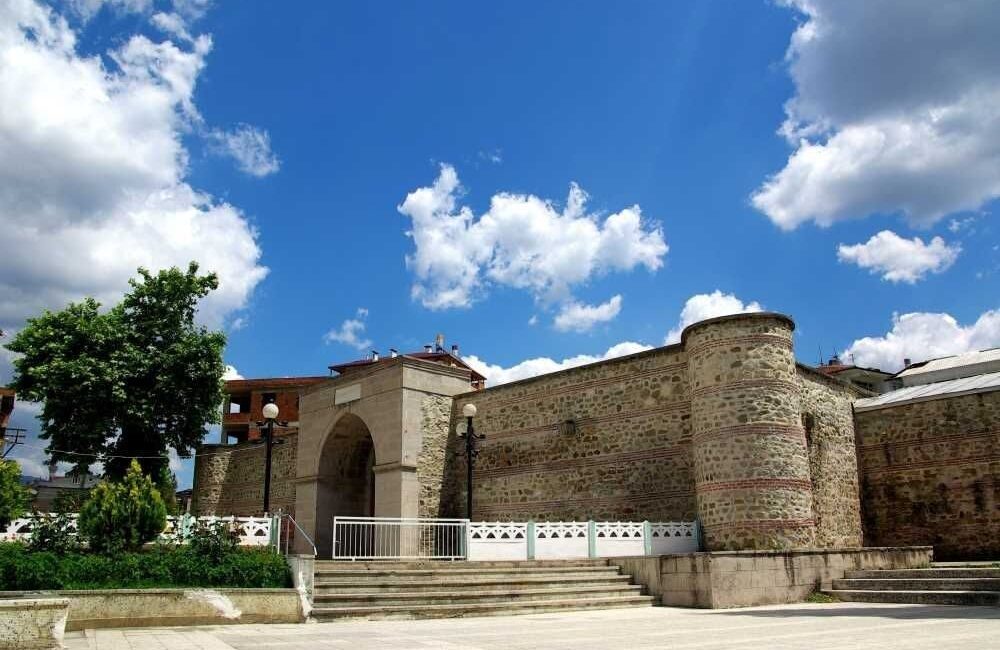 Sinop’taki 3 tarihi yapının kütüphaneye dönüştürüleceği açıklandı. AK Parti Sinop