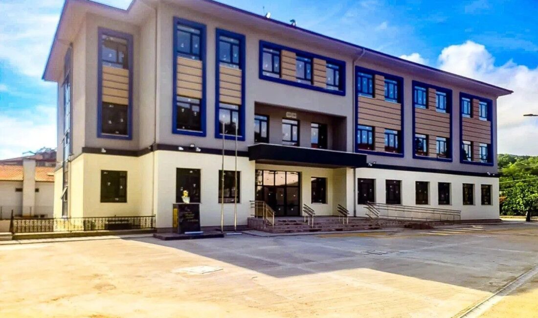 Sinop’un Erfelek ilçesinde yapımı tamamlanan 16 derslikli Erfelek Mesleki ve