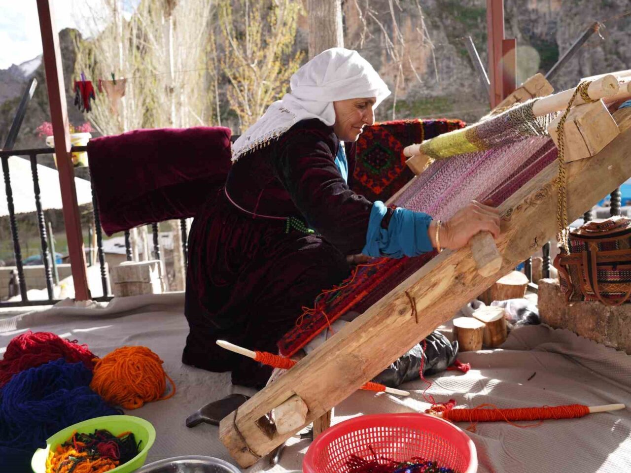 Şırnak’ta kadınların el emeği göz nuru olarak ilmek ilmek işlediği
