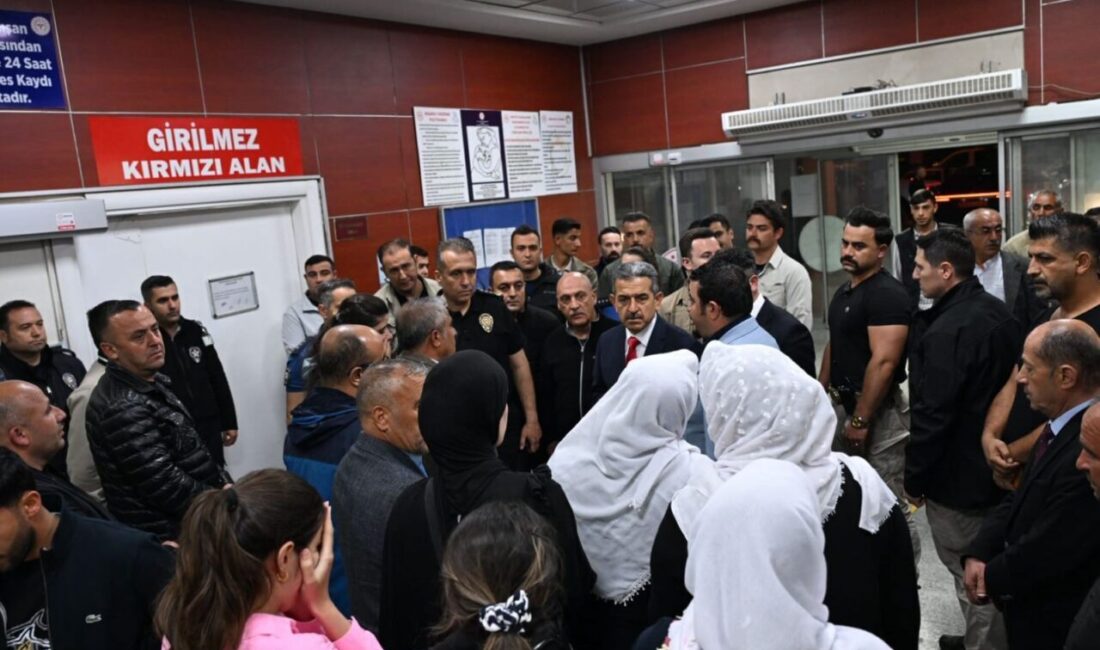 Şırnak’ta voleybol oynamak için ısınma hareketleri yaptığı esnada fenalaşarak yere