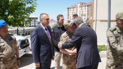 Şırnak’ta Kurban Bayramı dolayısıyla bayramlaşma programı düzenlendi. Vali Birol Ekici,