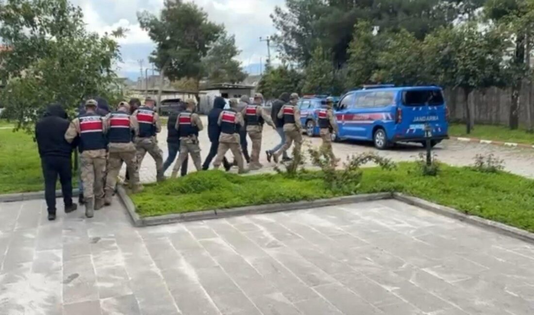 Şırnak’ın Uludere ilçesinde jandarma ekipleri tarafından uyuşturucu satıcılarına ve kullanıcılarına