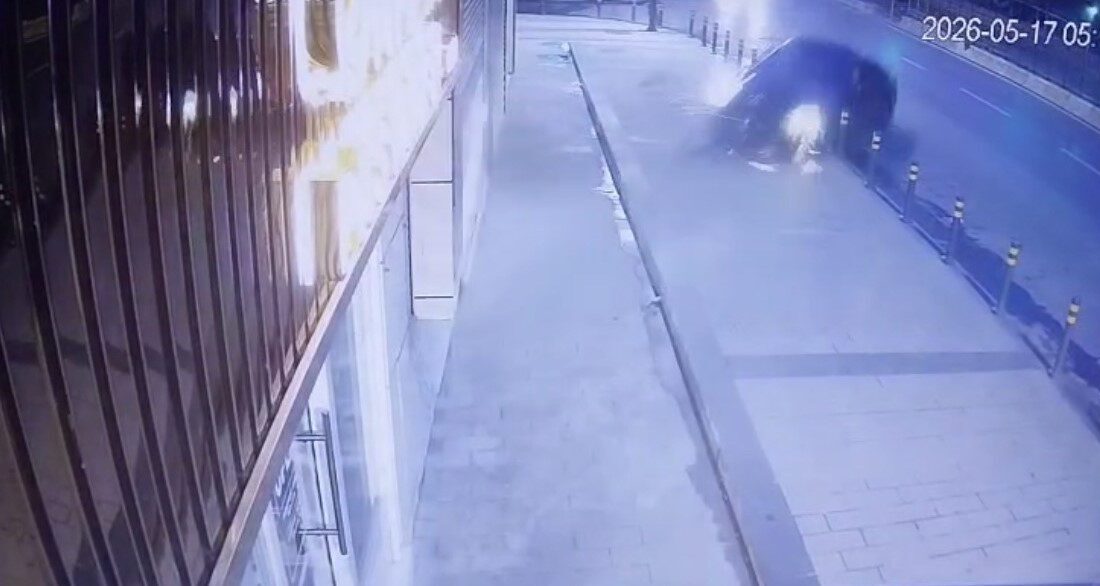 Şişli Büyükdere Caddesi’nde kontrolden çıkan lüks otomobil dükkana daldı, ardından