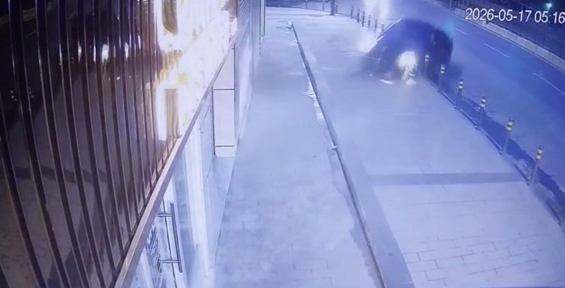 Şişli Büyükdere Caddesi’nde kontrolden çıkan lüks otomobil dükkana daldı, ardından