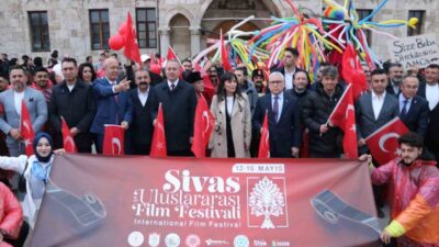 Sivas’ta bu yıl 3’üncüsü düzenlenen Uluslararası Film Festivali, kortej yürüyüşüyle