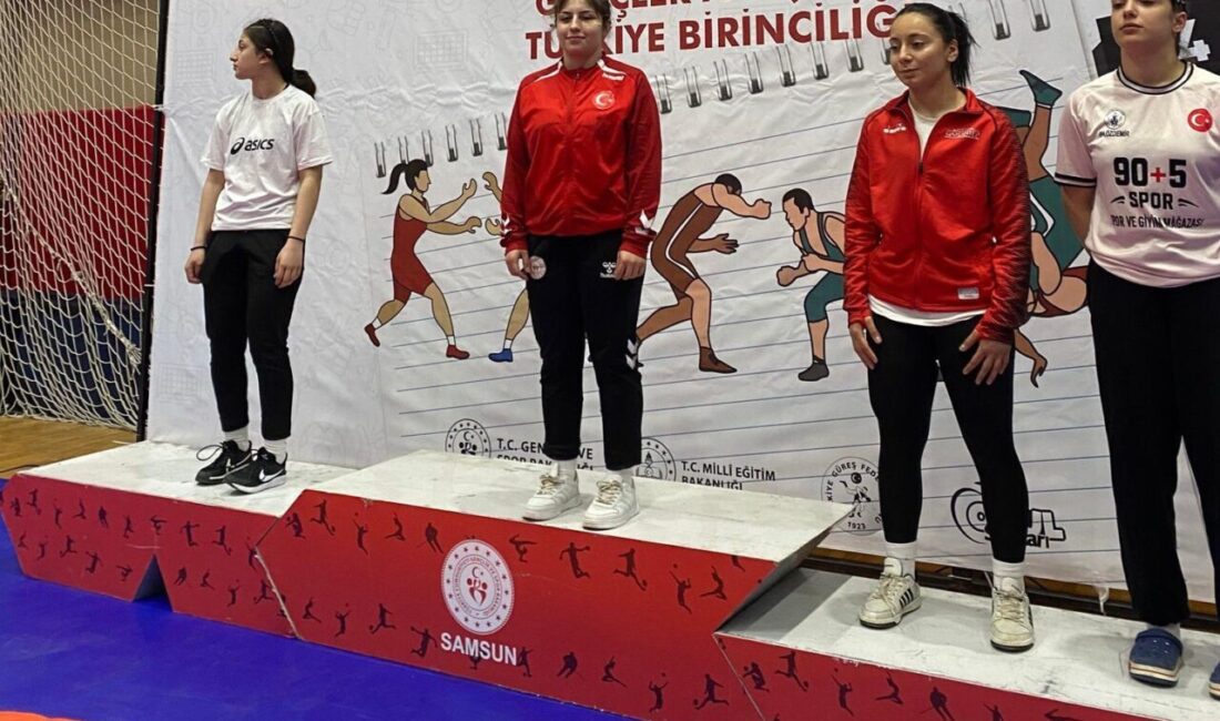 Sivaslı sporcu Ecrin Ülkü Asanakut, Samsun’da düzenlenen Türkiye Güreş Şampiyonası’nda