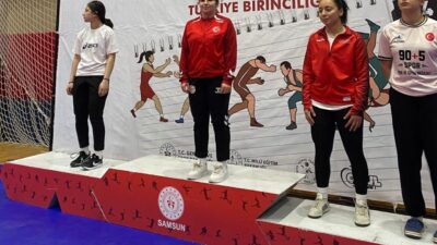 Sivaslı sporcu Ecrin Ülkü Asanakut, Samsun’da düzenlenen Türkiye Güreş Şampiyonası’nda