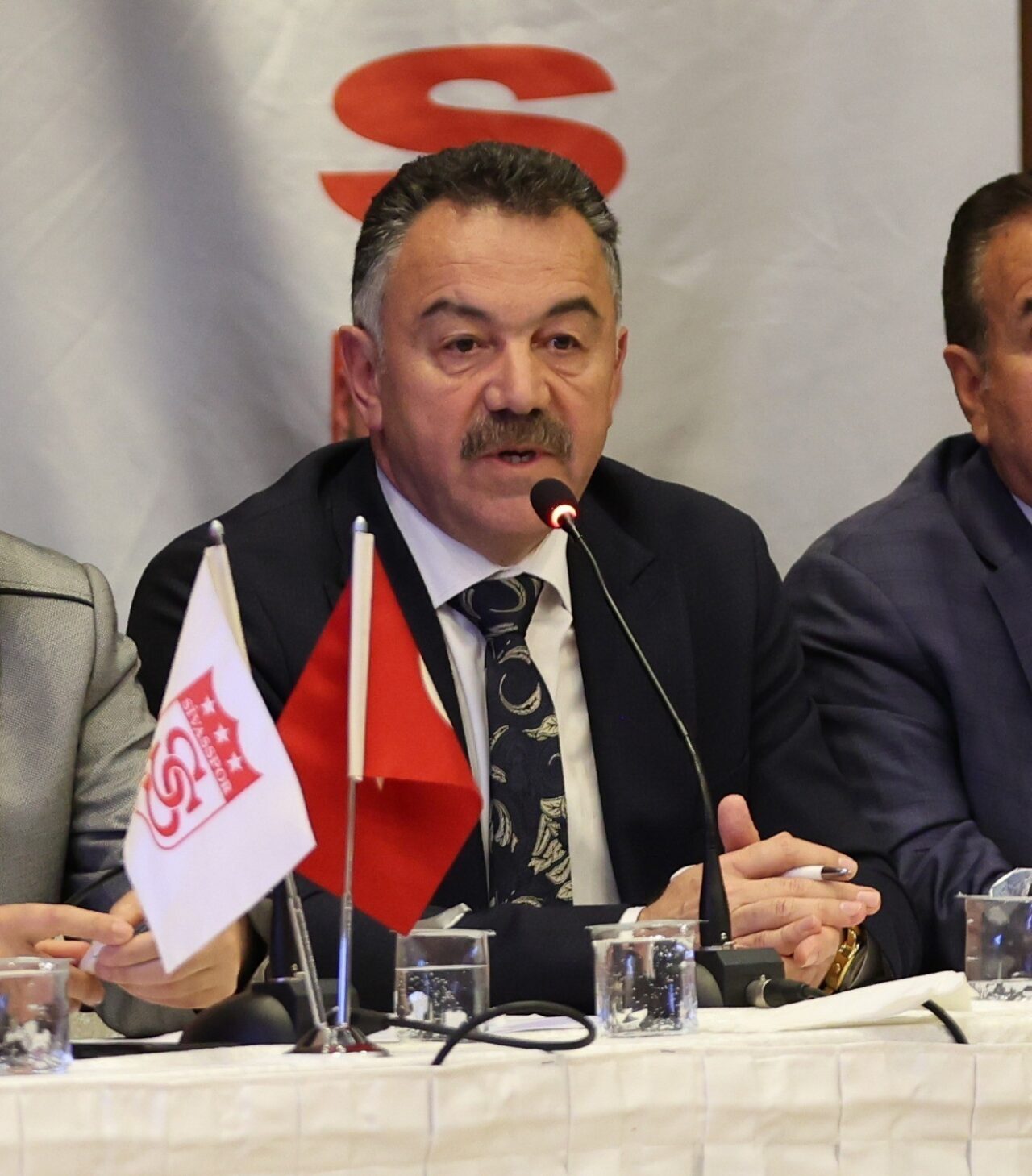 Sivasspor Divan Başkanı Ali Yavuz, kulübün sahipsiz olmadığını vurgulayarak sürecin