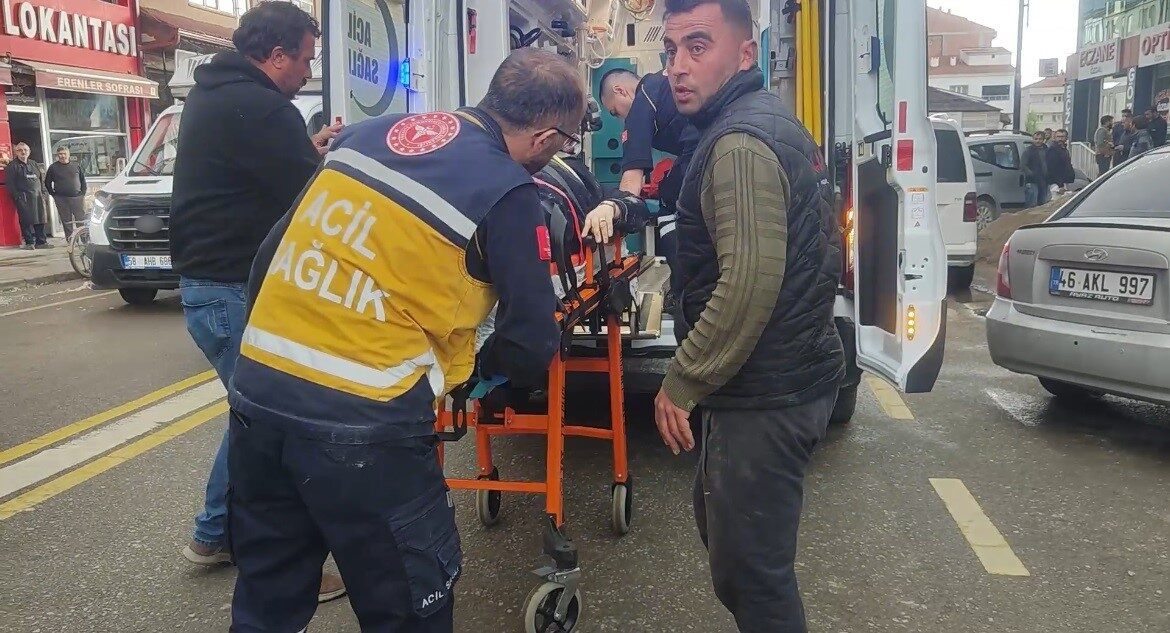 Sivas’ın Şarkışla ilçesinde yapımı süren bir inşaatta asansör boşluğuna düşen