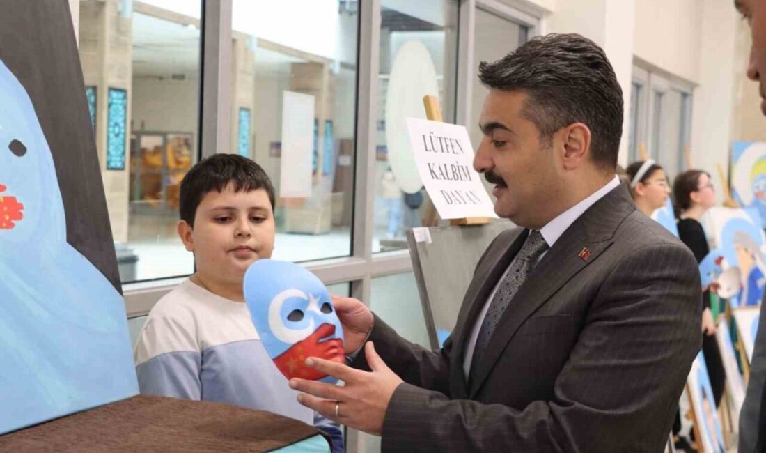 Sivas Yavuz Selim Ortaokulu öğrenci ve öğretmenleri tarafından “Doğu Türkistan’ı