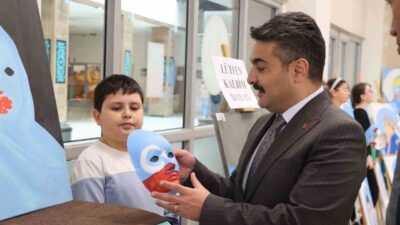 Sivas Yavuz Selim Ortaokulu öğrenci ve öğretmenleri tarafından “Doğu Türkistan’ı