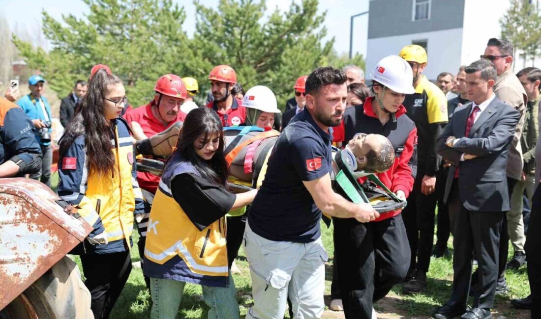 Sivas’ın İmranlı ilçesinde gerçekleştirilen tatbikatlar gerçeğini aratmadı. Deprem, yangın, trafik