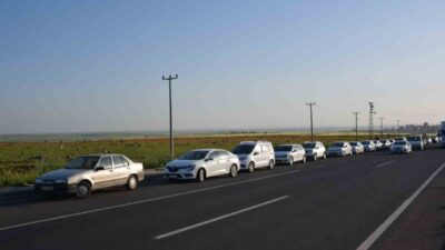 Şanlıurfa’nın Siverek ilçesinde mayıs ayıyla birlikte açan gelincik tarlaları, doğaseverler