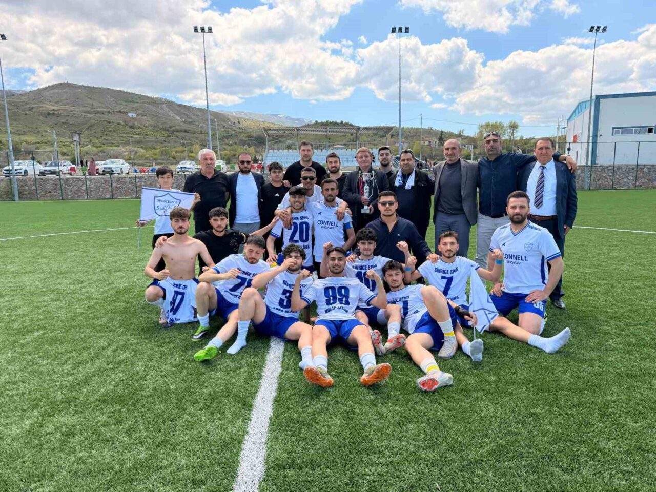 Sivricespor kendi sahasında Elazığ Adaletspor’u 6-2 mağlup ederek 2. Amatör