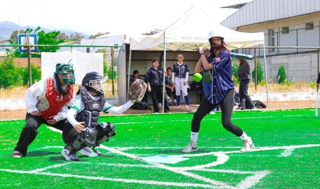 Aydın’ın ev sahipliğinde başlayan Softbol Küçükler-Yıldızlar (Kız) Türkiye Birinciliği’nde 10