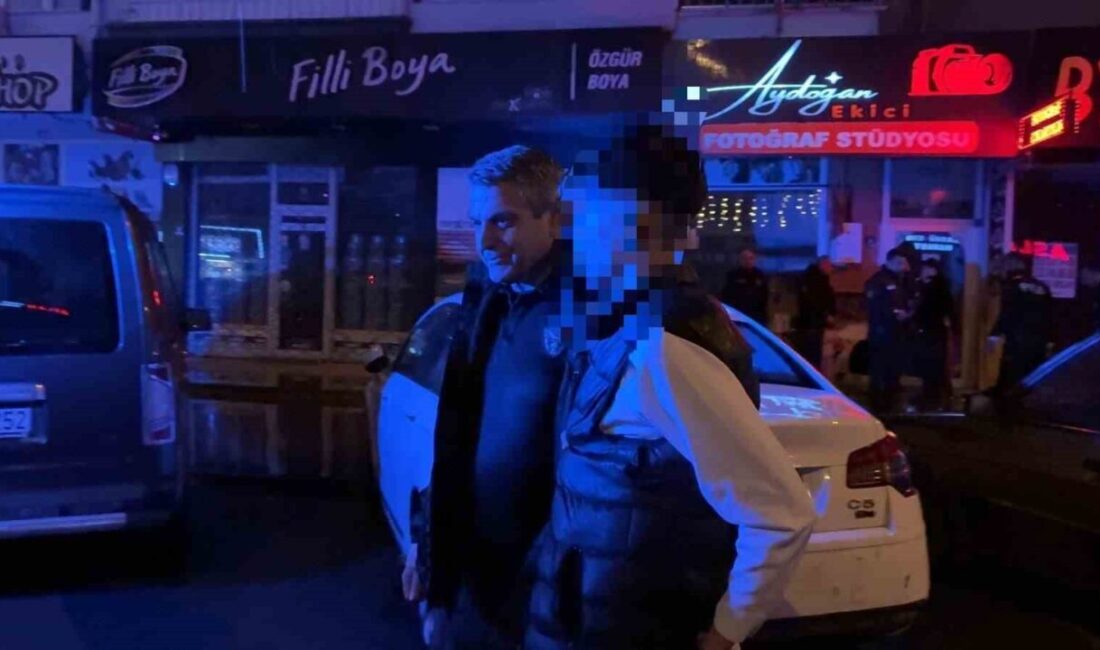 Kayseri’nin Kocasinan ilçesinde elinde pompalı tüfekle dolaşan bir çocuk, polis