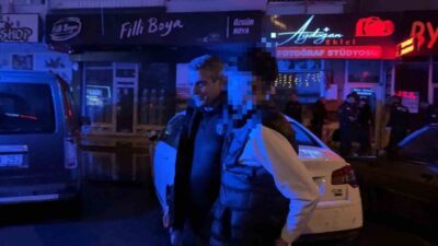 Kayseri’nin Kocasinan ilçesinde elinde pompalı tüfekle dolaşan bir çocuk, polis